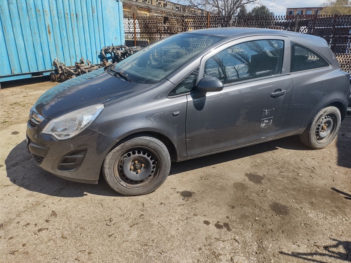 Opel Corsa D на части