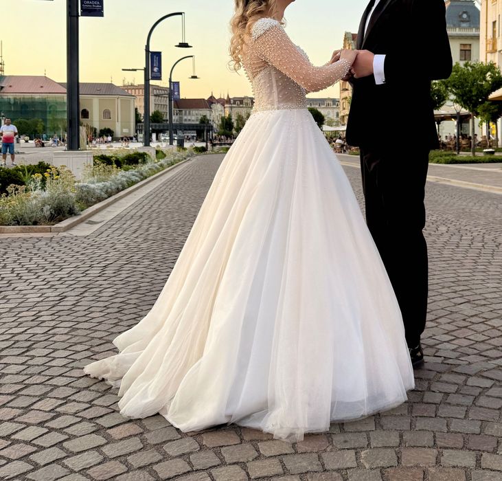 Rochie de mireasă deosebită, cu perle si pietre