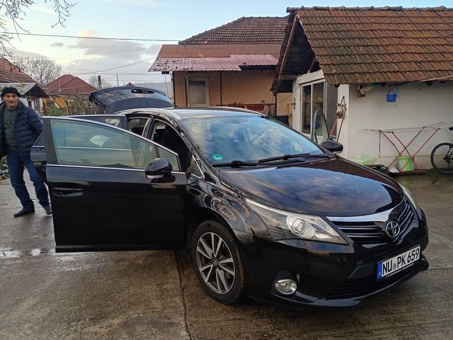Toyota Avensis noiembrie 2013