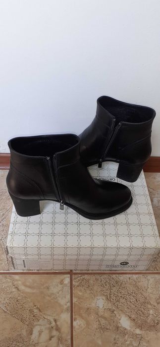 GHETE  DAMA  PIELE NATURALA cu toc , culoarea negru ,masura 38