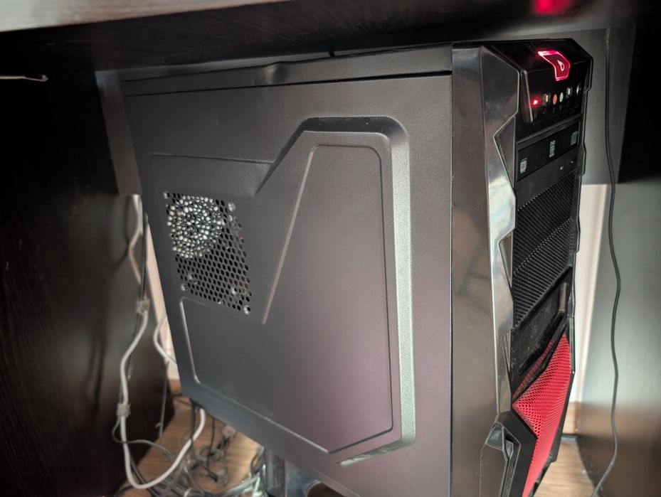 Vând PC Procesor Intel