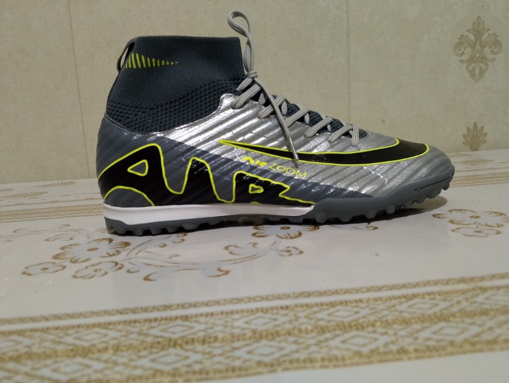 Futbol sarakanoshka Nike