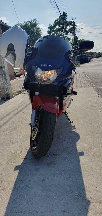 Vand honda cbr an 2000,de 600 ,110 cp!