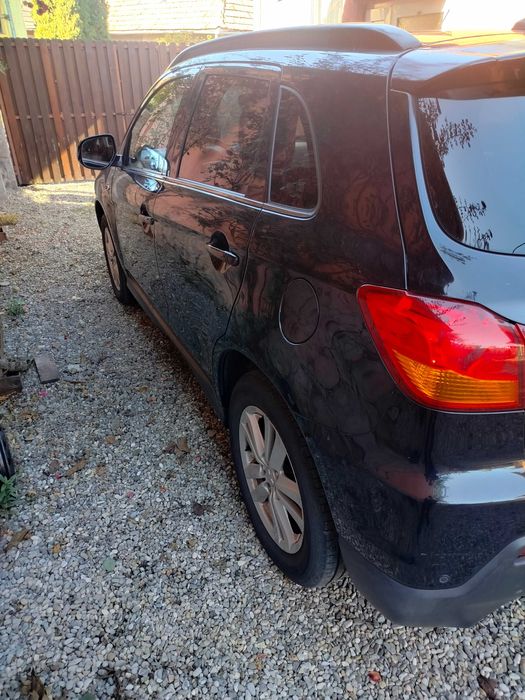 Vând Mitsubishi ASX