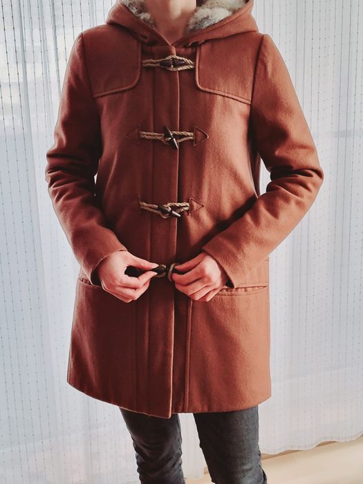 Palton din stofa de lana si gluga captusita cu blana naturala