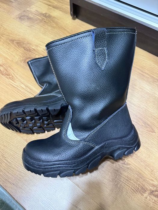 Продам рабочие диэлектрические боты