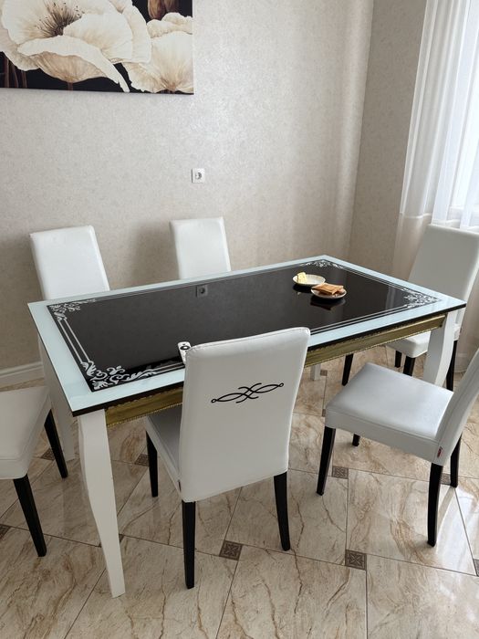 Кухонный стол, стеклянный