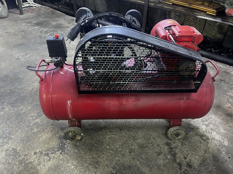 Продам компресср 120л.