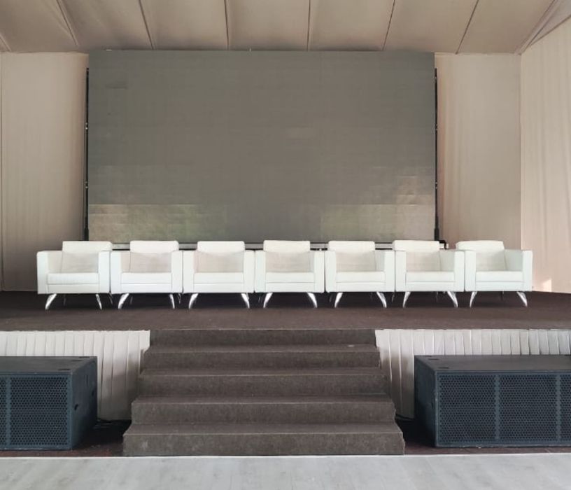 Аренда прокат диваны кресло пуфы тумба микрофон журнальный столик