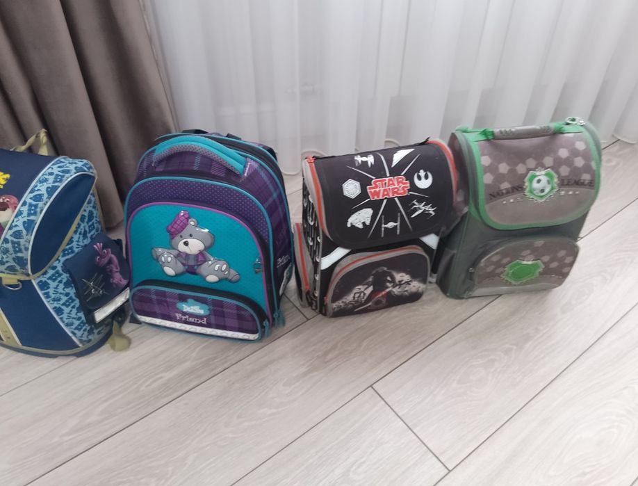 Обменяю школьные ранцы рюкзаки сумки.