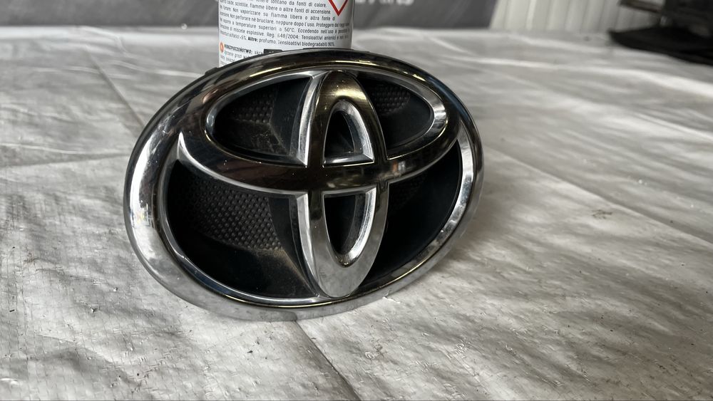 Емблема Toyota Verso 3