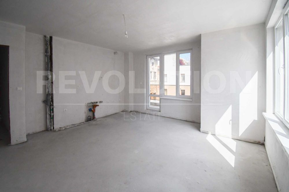 Продава се Тристаен апартамент в София, Център - 130 кв.м за 1913 €/кв.м - Снимка #1