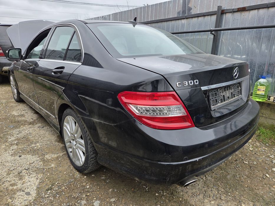 Dezmembrez Mercedes C300 w204 4matic