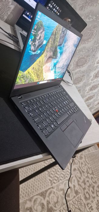 Lenovo Core i7-8565u operativka 16gb ddr4 hotira 256gb m2ssd