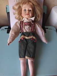 кукла купена от коледен базар виена