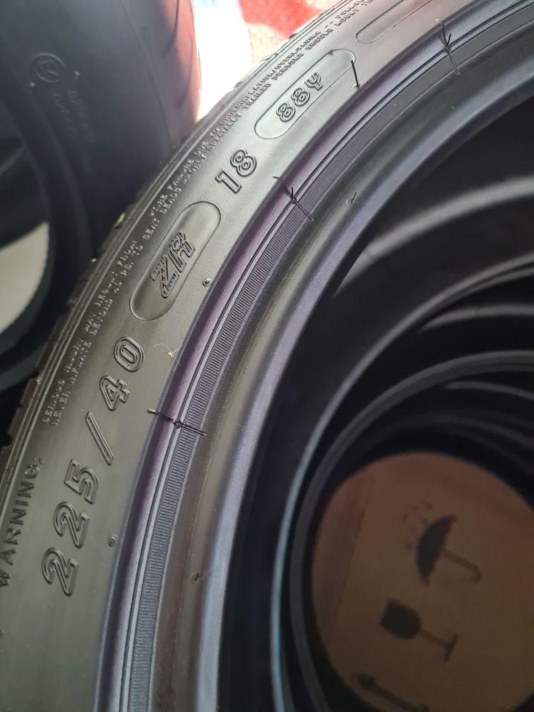 255 35 18 Michelin Pilot sport ZP 225 40 18 Sport packet