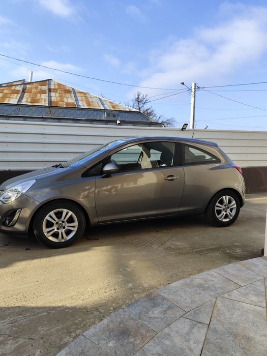 Opel corsa Anu 2012 km254000 motor 1.3 cdti 95 cv  climă senzori