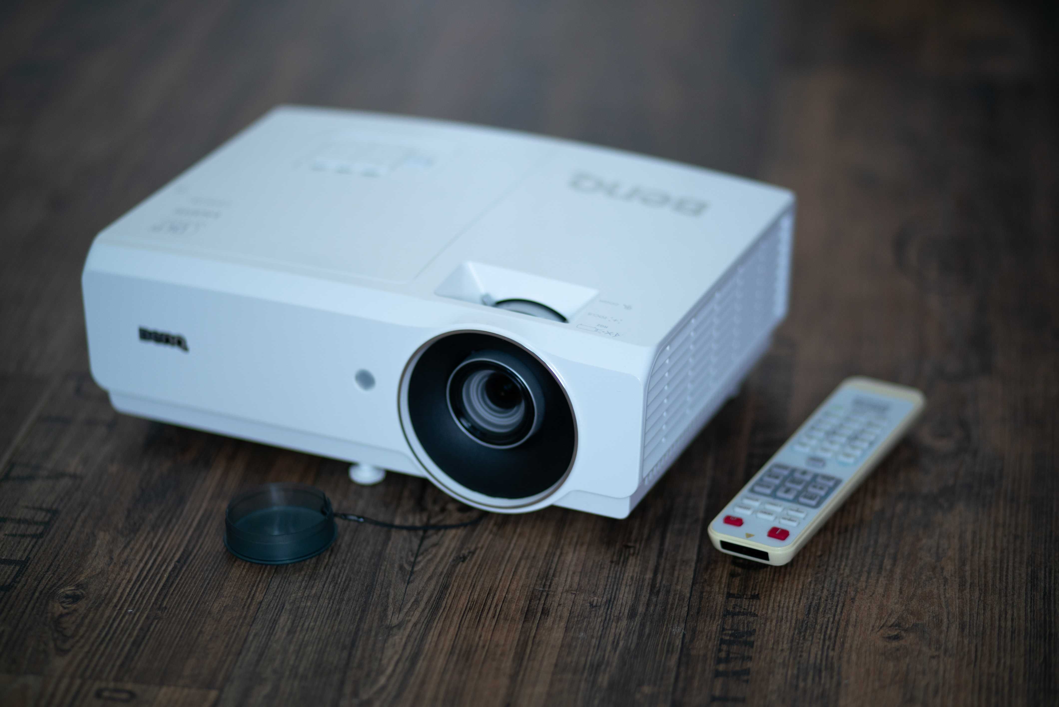 Videoproiector BenQ MH 741 | 4000 lumeni | FullHD 1080p | 3D