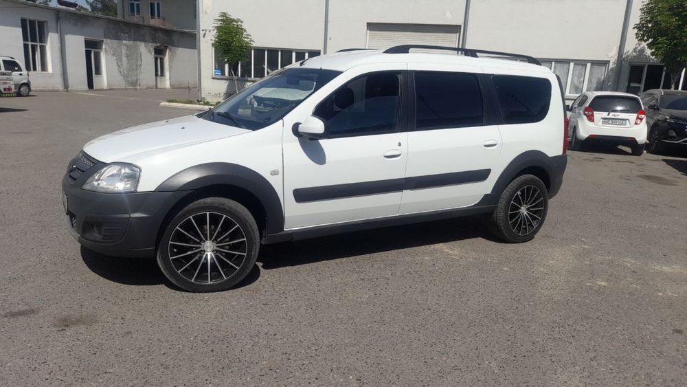 Lada largus cross