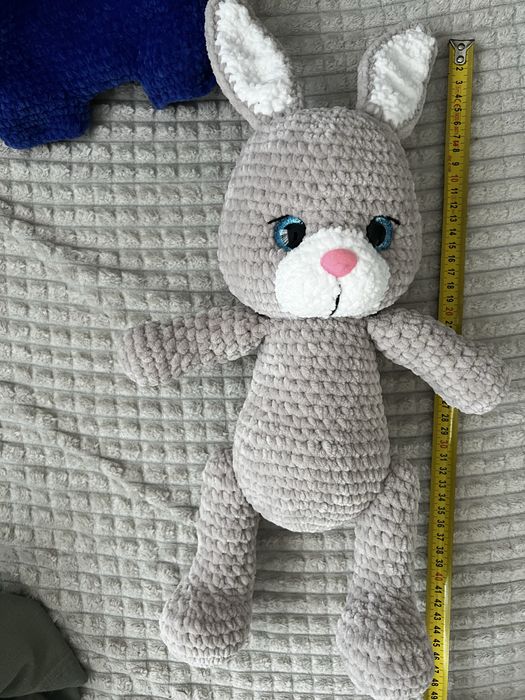 Iepuras handmade crosetat din fir de catifea