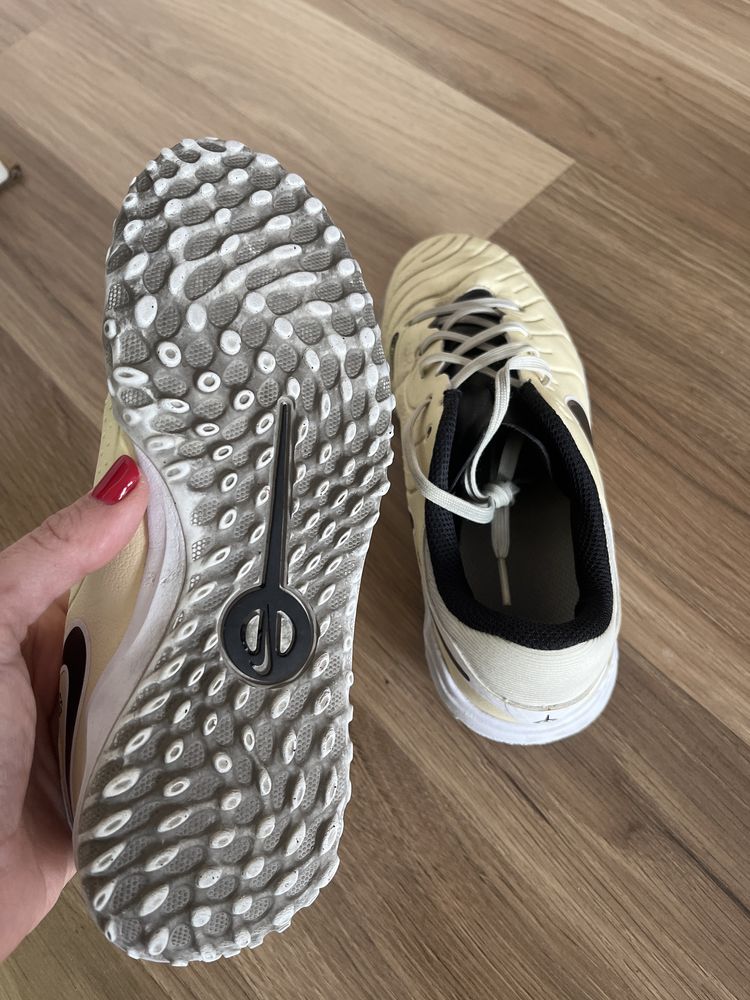 Стоножки Adidas 36,5;Nike 35,5