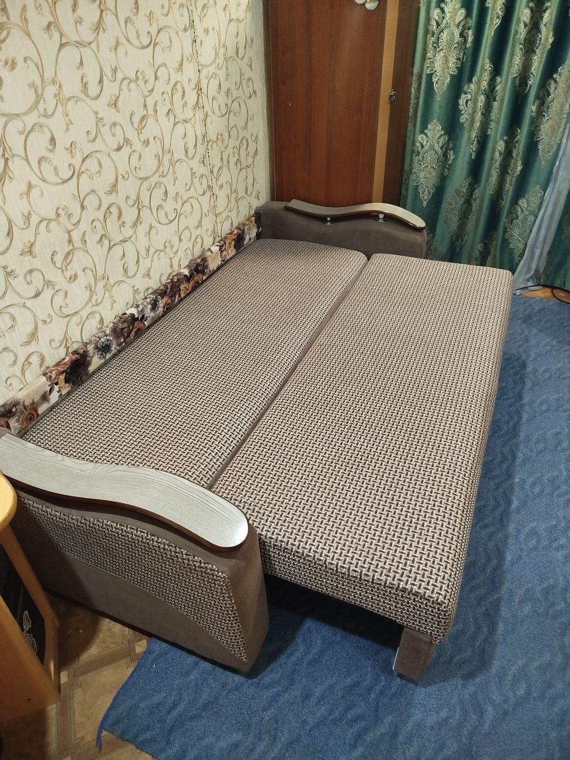 Продам 2 дивана в отличном состоянии.