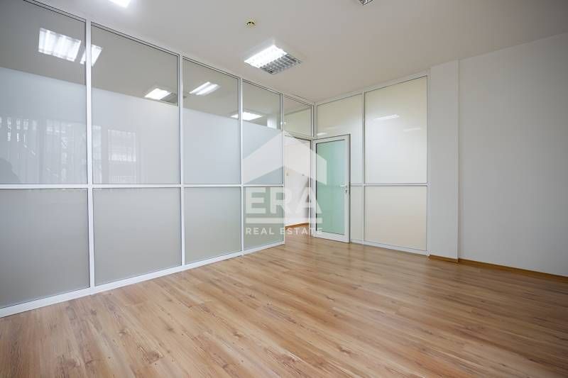 Дава се под наем Офис в София, Лозенец - 70 кв.м за 799 € - Снимка #3