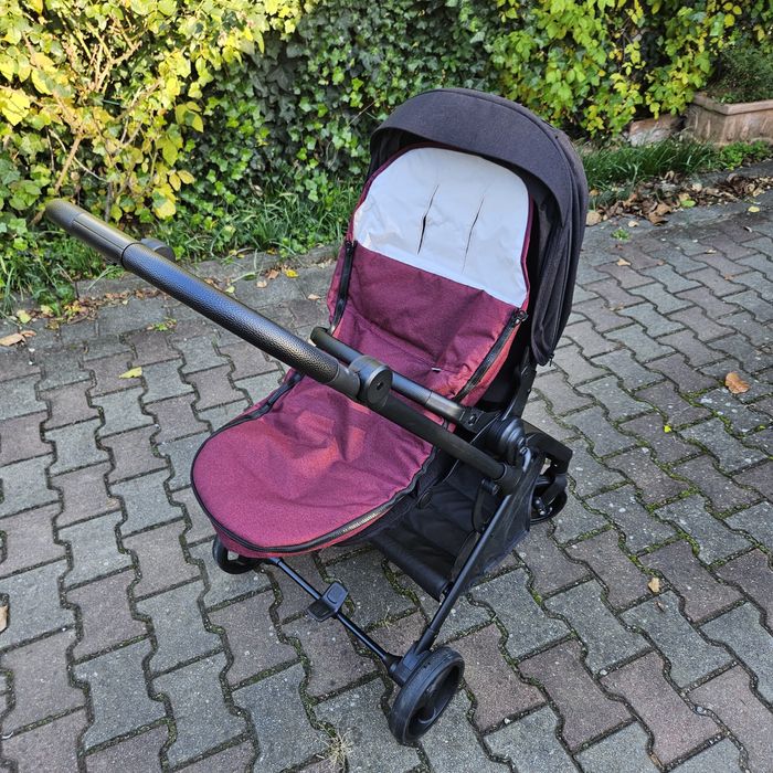 Carucior sport pliabil si reversibil