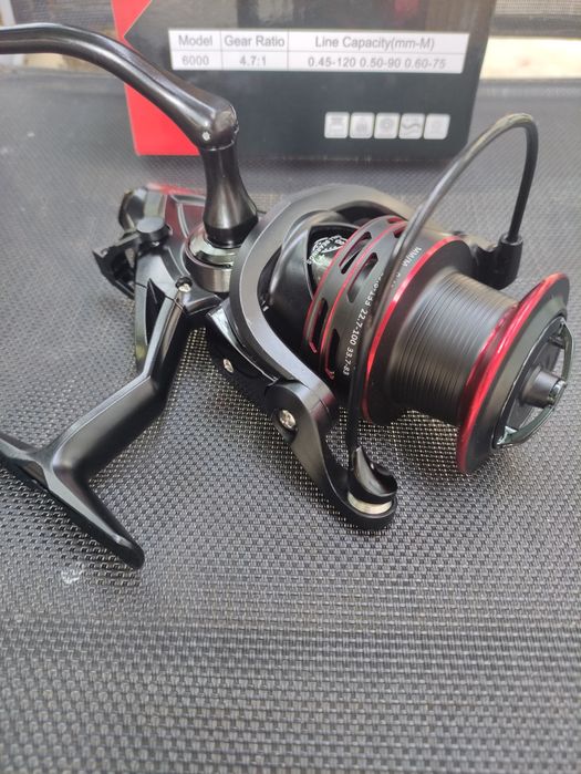 Mulineta de Crap  Black Shadow 6000 9 rulmenți