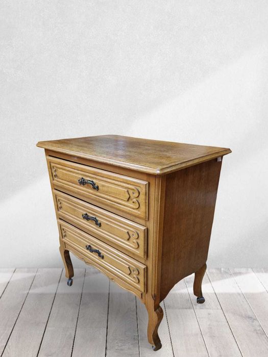 Два броя дъбови скрина с три чекмеджета