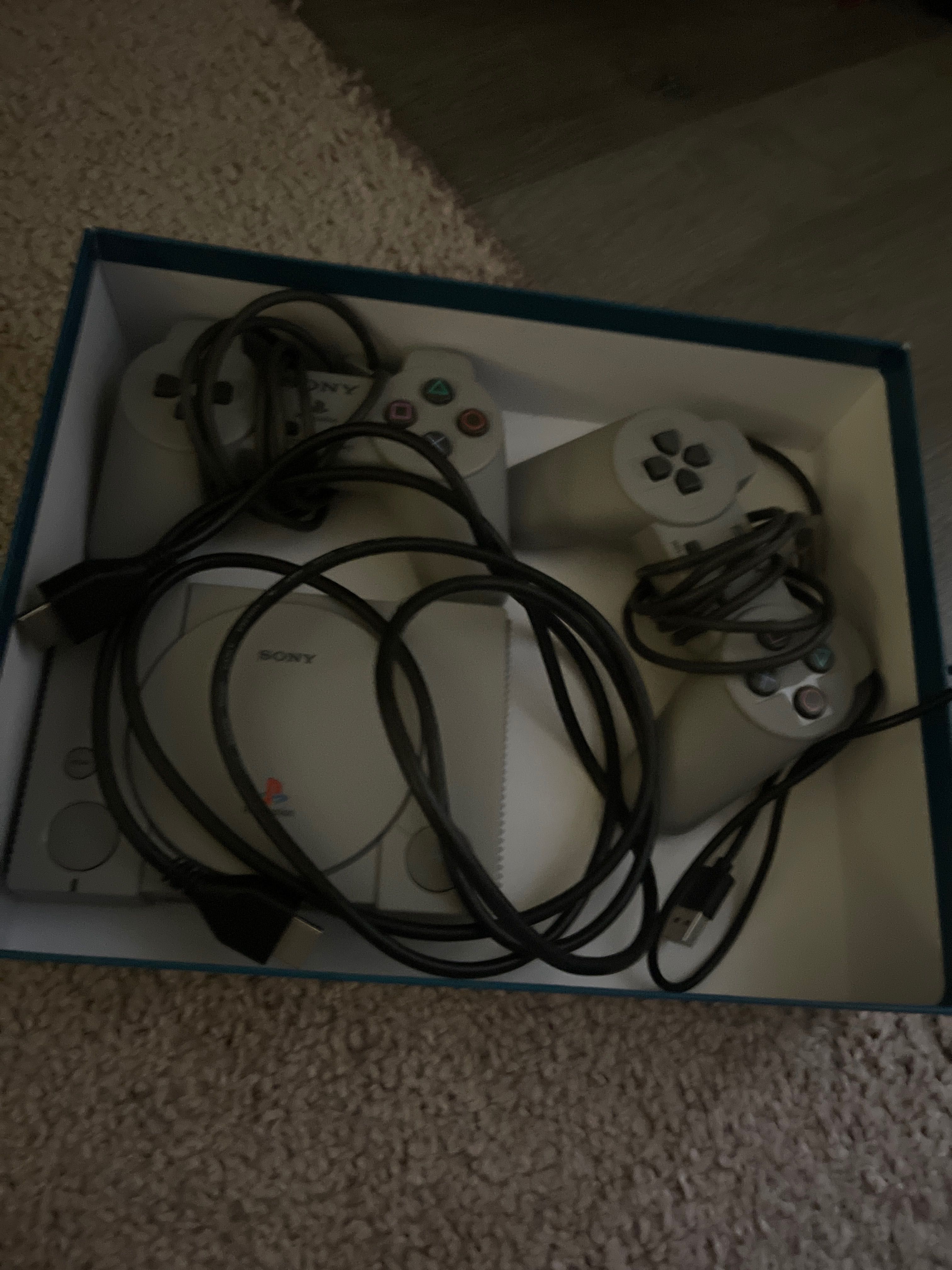 Vând Playstation 1