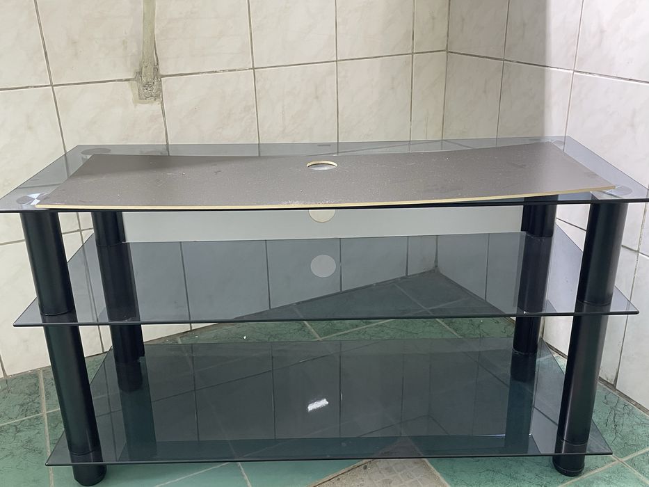 Продаю стеклянную подставку под телевизор за 5000 тенге. Самовывоз