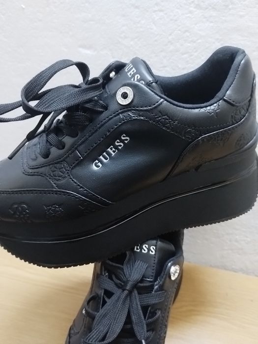 Încălțăminte de firma Guess piele naturala