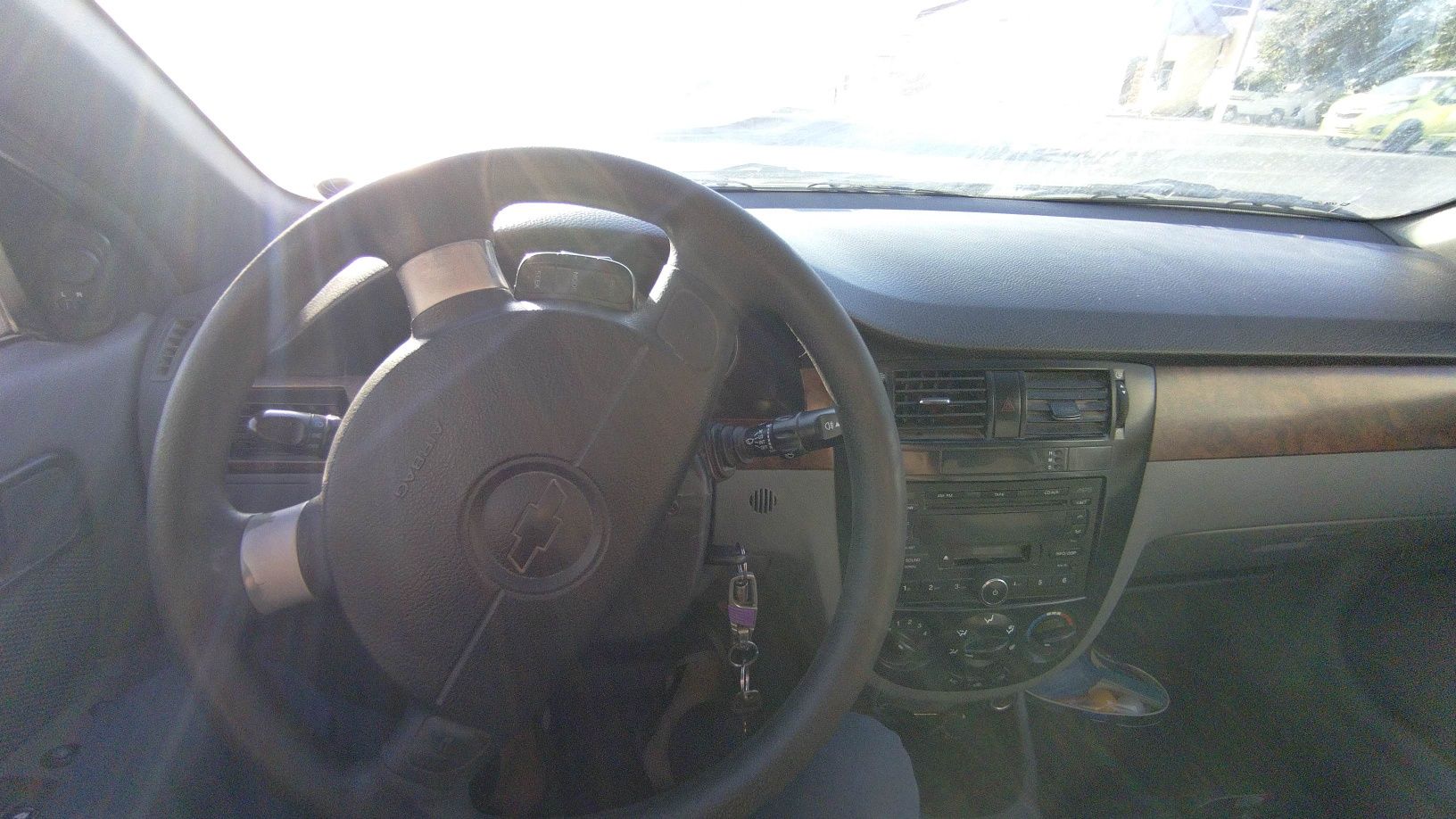Lacetti 1.8 sotiladi