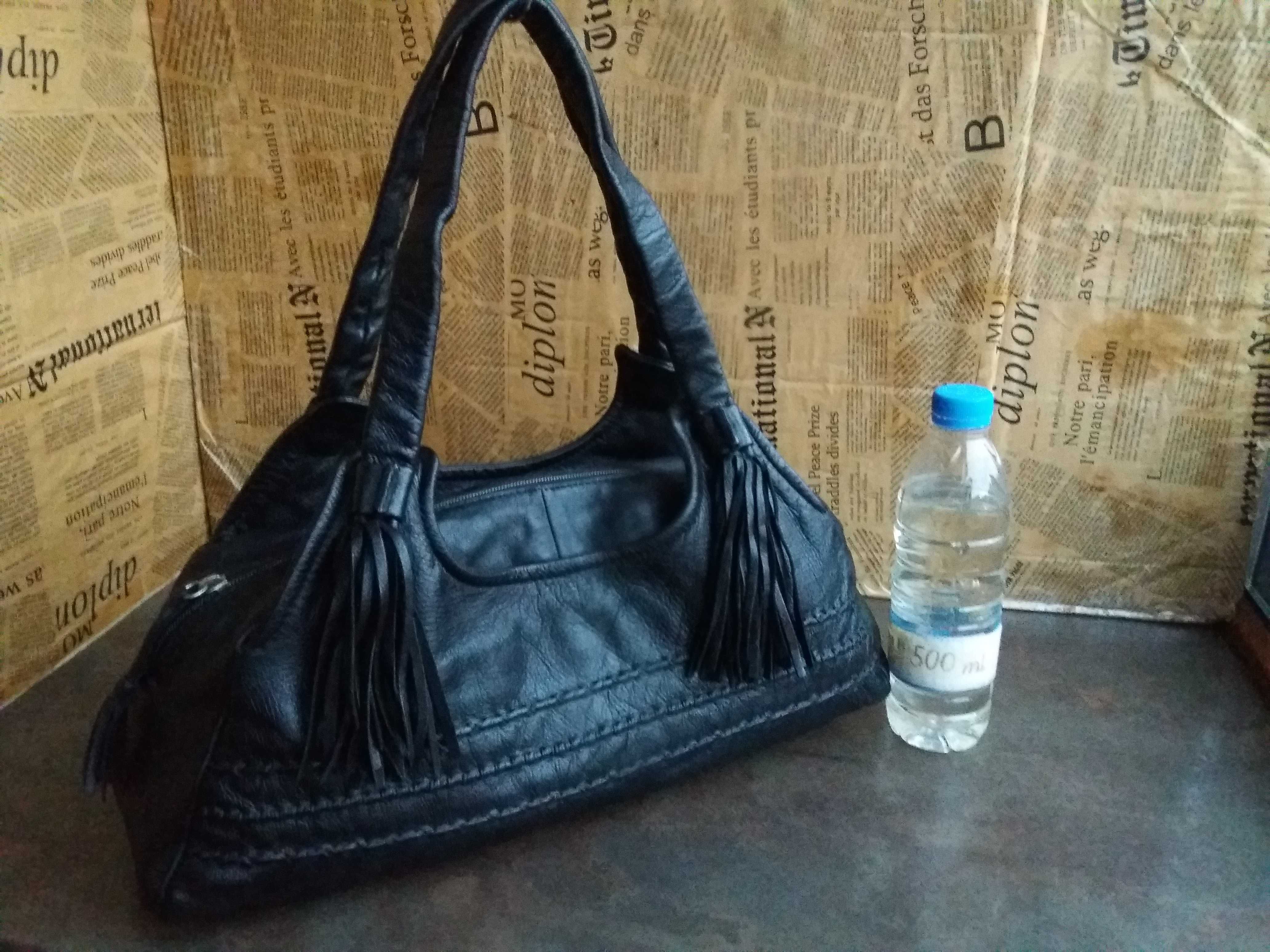 черна чанта със пискюли-естествена кожа