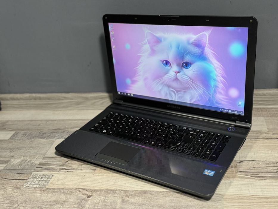Лаптоп Samsung i5-450M/6RAM/500GB/17.3Инча.