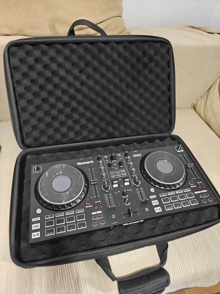 Numark Mixtrack Platinum FX + UDG Creator Controller Hardcase L