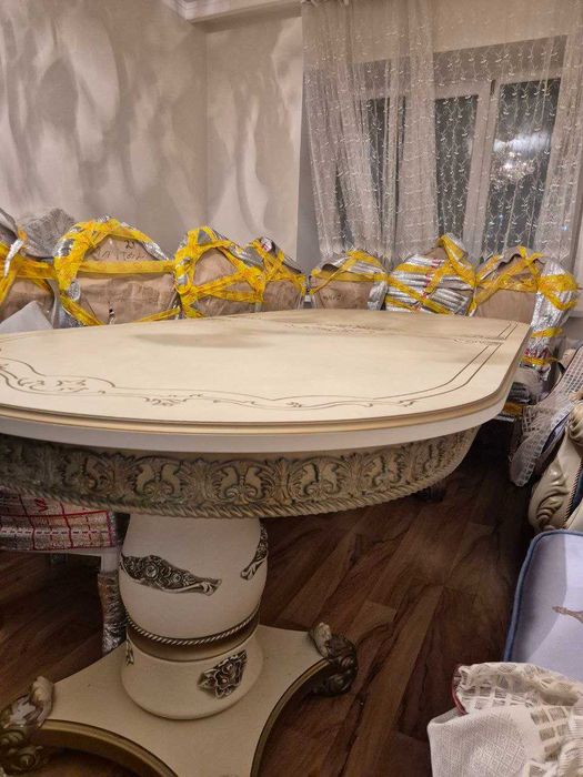 Продам стол для гостиной