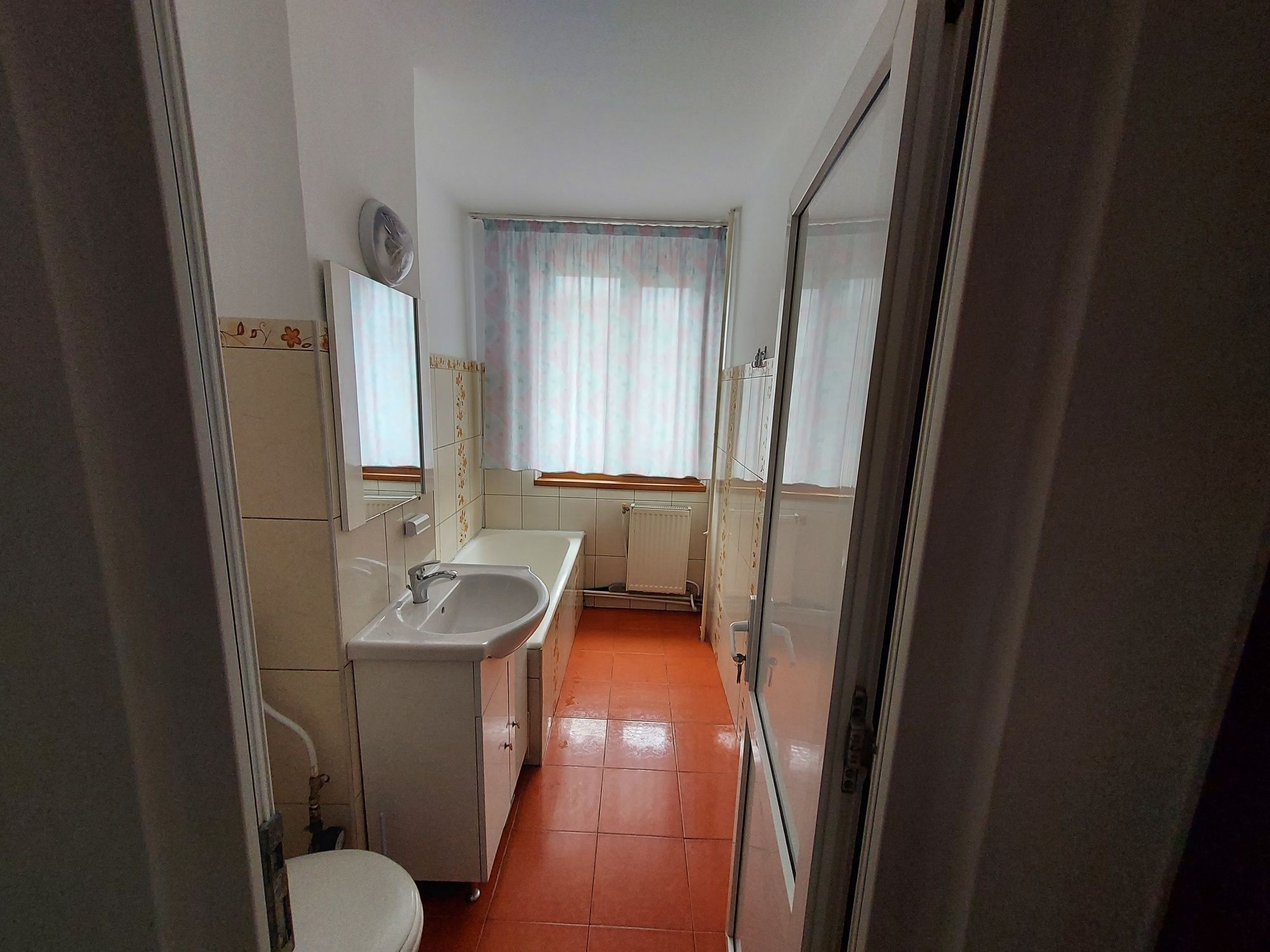 Apartament de închiriat zona Cornișa Bistriței