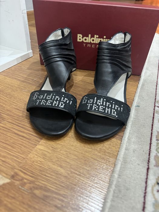 Черные кожаные  босоножки от бренда Baldinini Trend