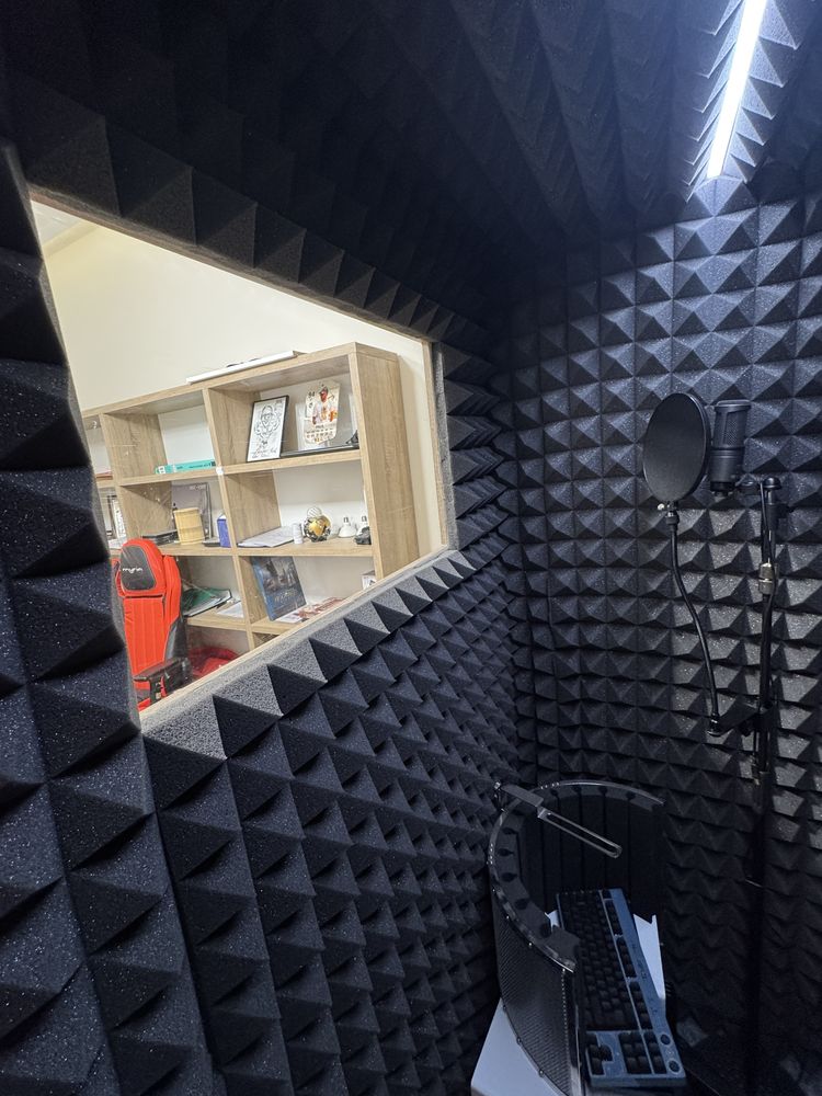 Cabina de inregistrare audio profesionala izolata acustic