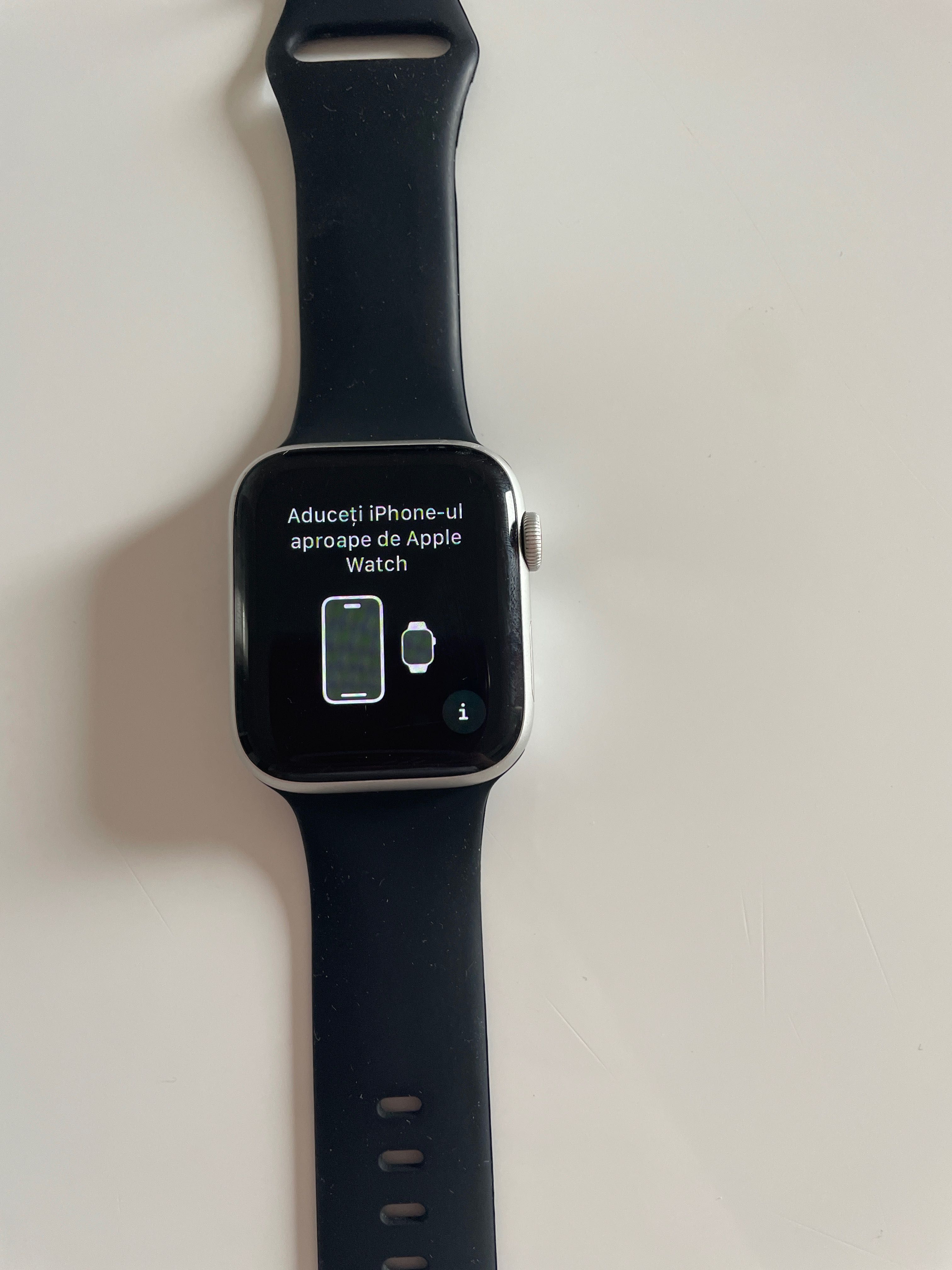 Apple Watch seria 5 cu GPS 44mm