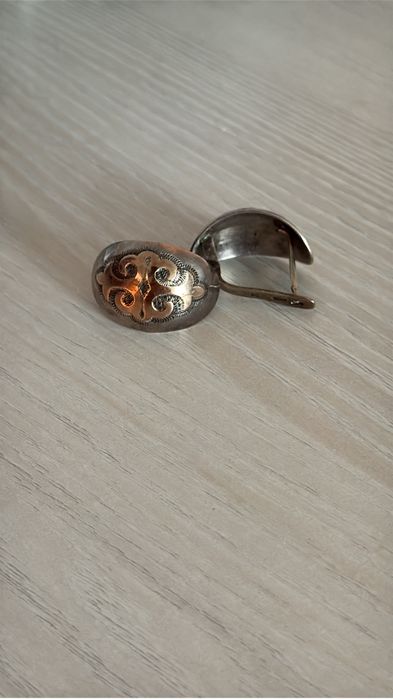 Продам серебрянные серьги