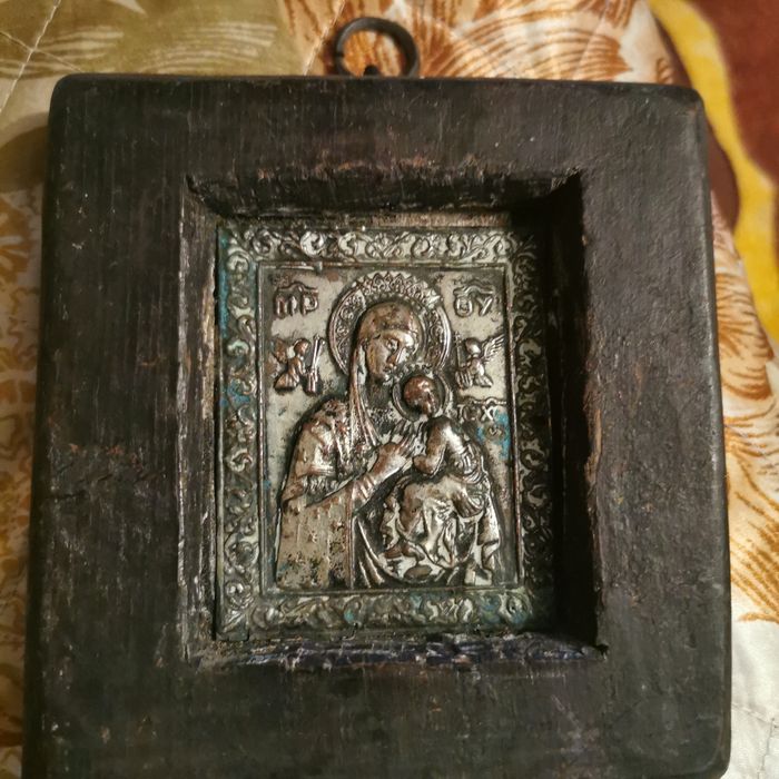 Стари посребрени икони