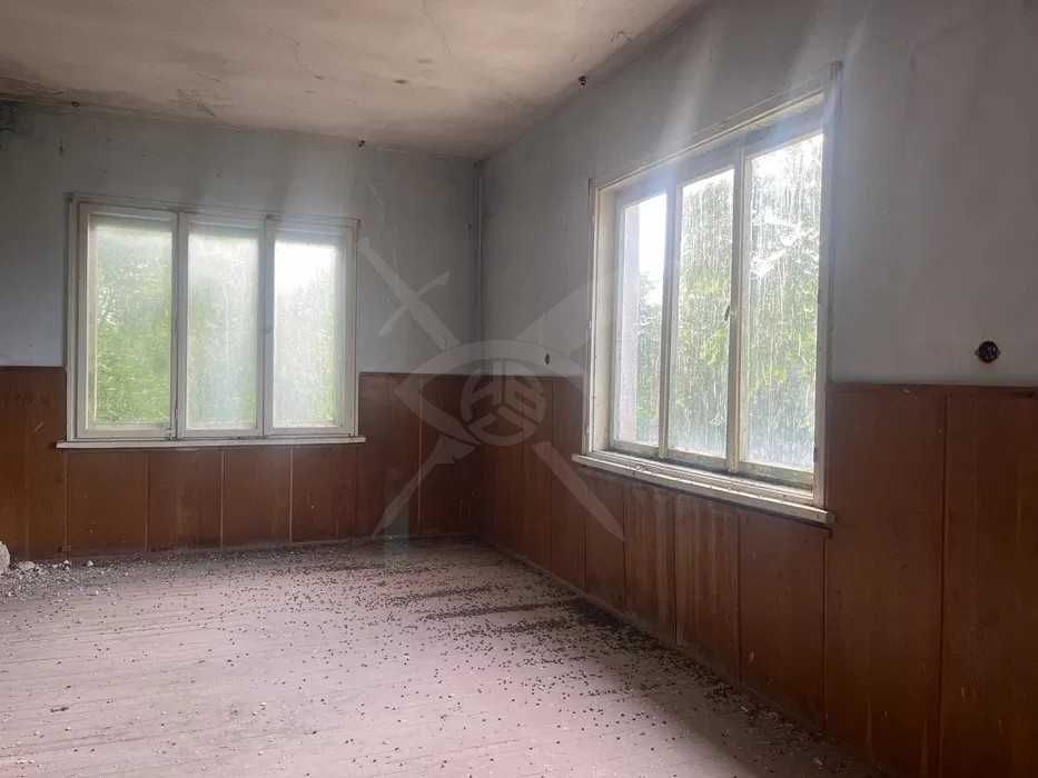 Продава се Къща в с. Гранит, Област Стара Загора - 400 кв.м за 105 €/кв.м - Снимка #2