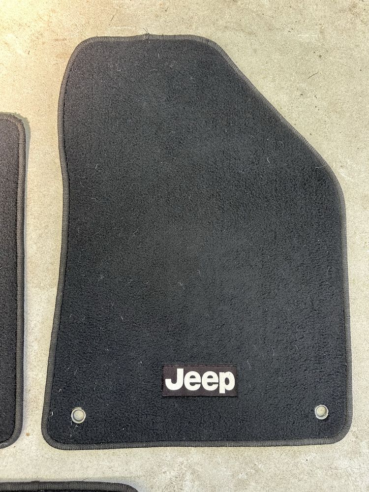Jeep Cherokee KL 2015 ваничка за багажник