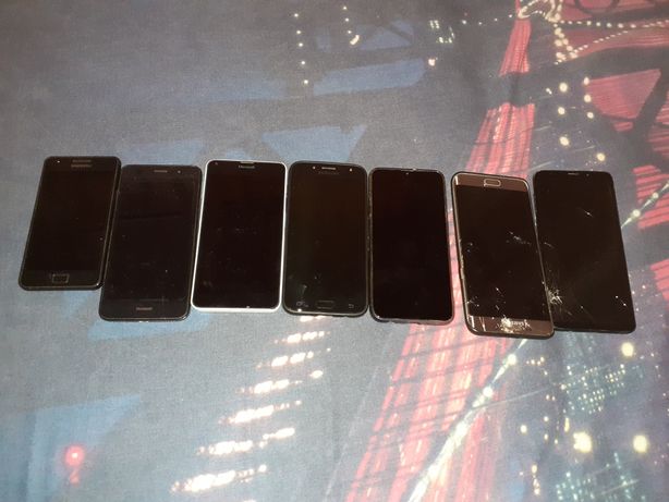 Vând 7 telefoane defecte