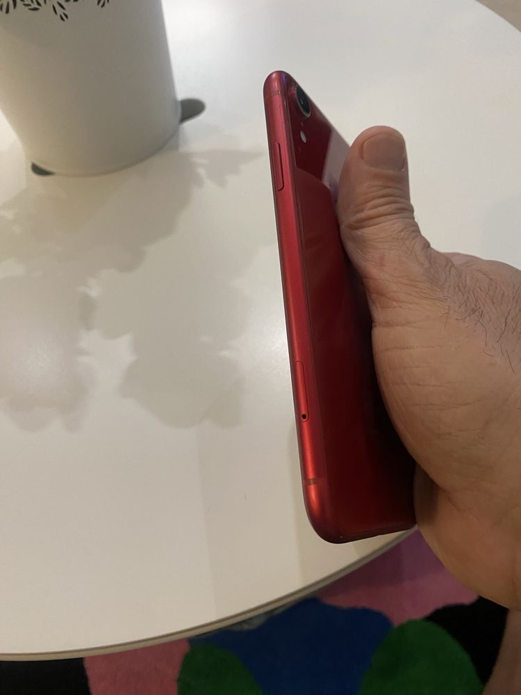 iPhone XR 64gb red