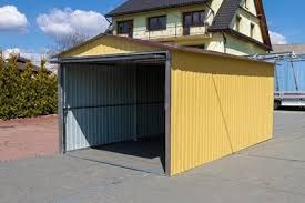 Garaj metalic din panouri sandwich 4.4 x 7m