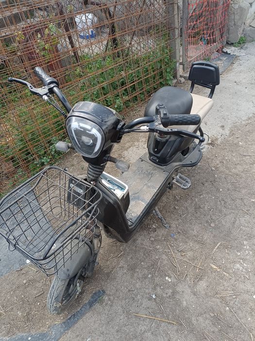 Vănd scuter electric cu semnalizări